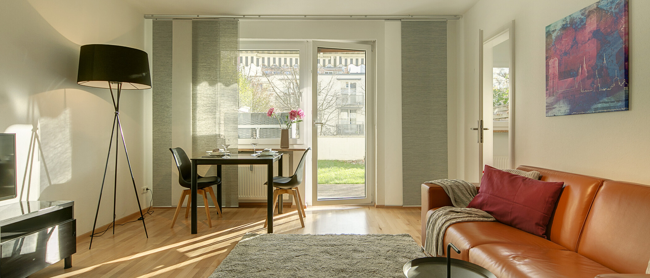 apartment with garden 	 München Maxvorstadt 01 living room 8378