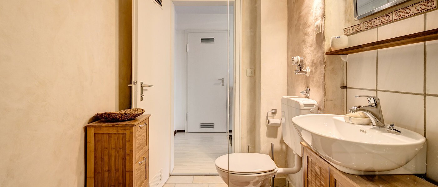 apartment München Englschalking 02 bathroom 8399