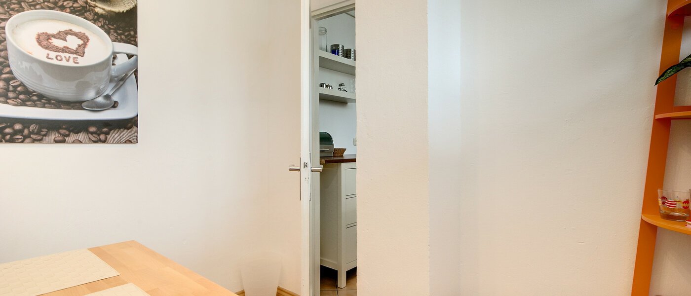 apartment München Bogenhausen 03 dining 8433