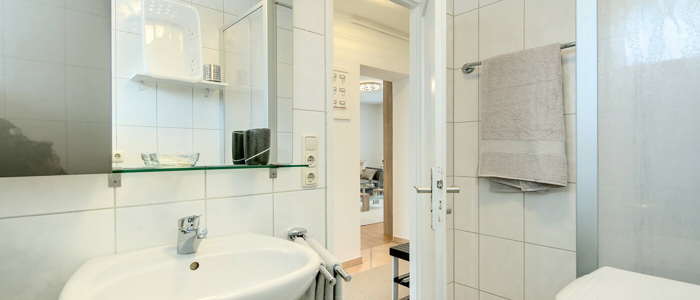 apartment München Bogenhausen 02 bathroom 8433
