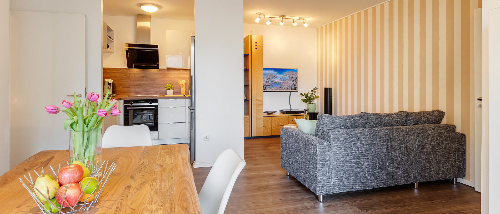 apartment München Schwabing-West (rund um den Bonner Platz) 01 living area 8590