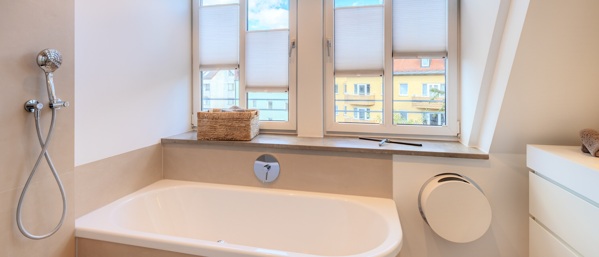 apartment München Neuhausen 02 bathroom 8591