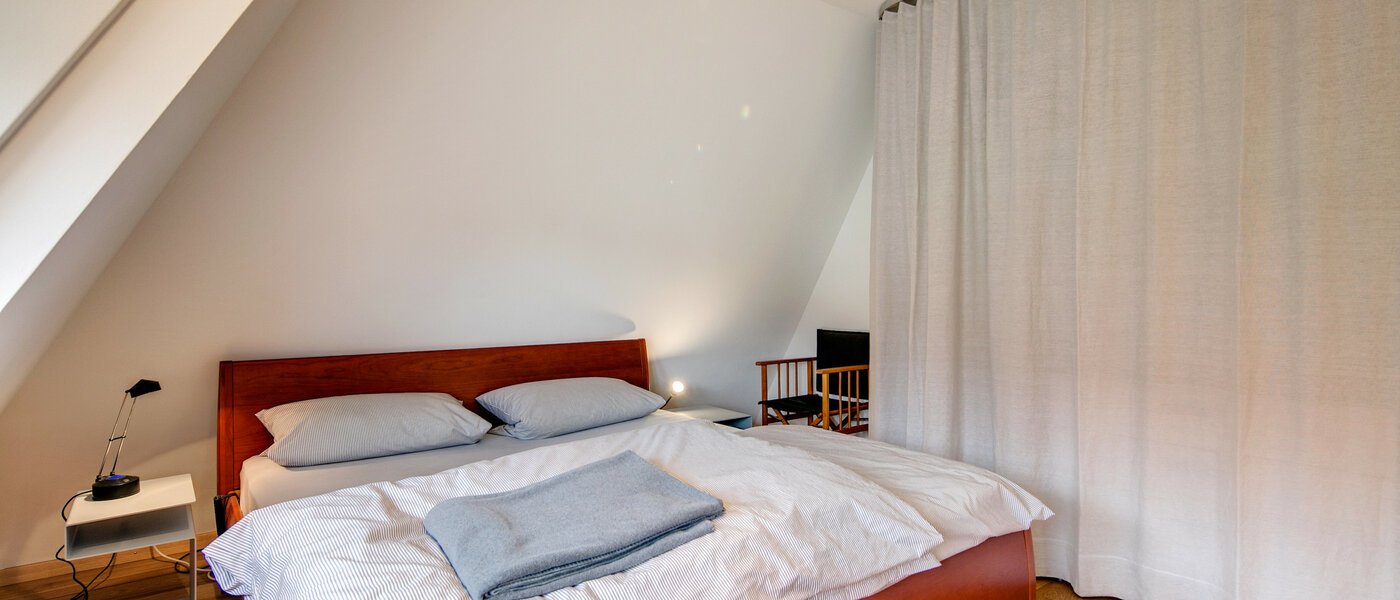 apartment München Neuhausen 03 sleeping area 8591