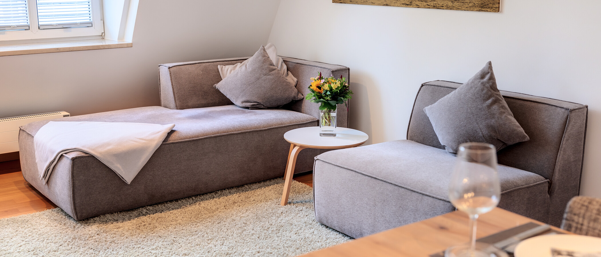 apartment München Neuhausen 02 living area 8591