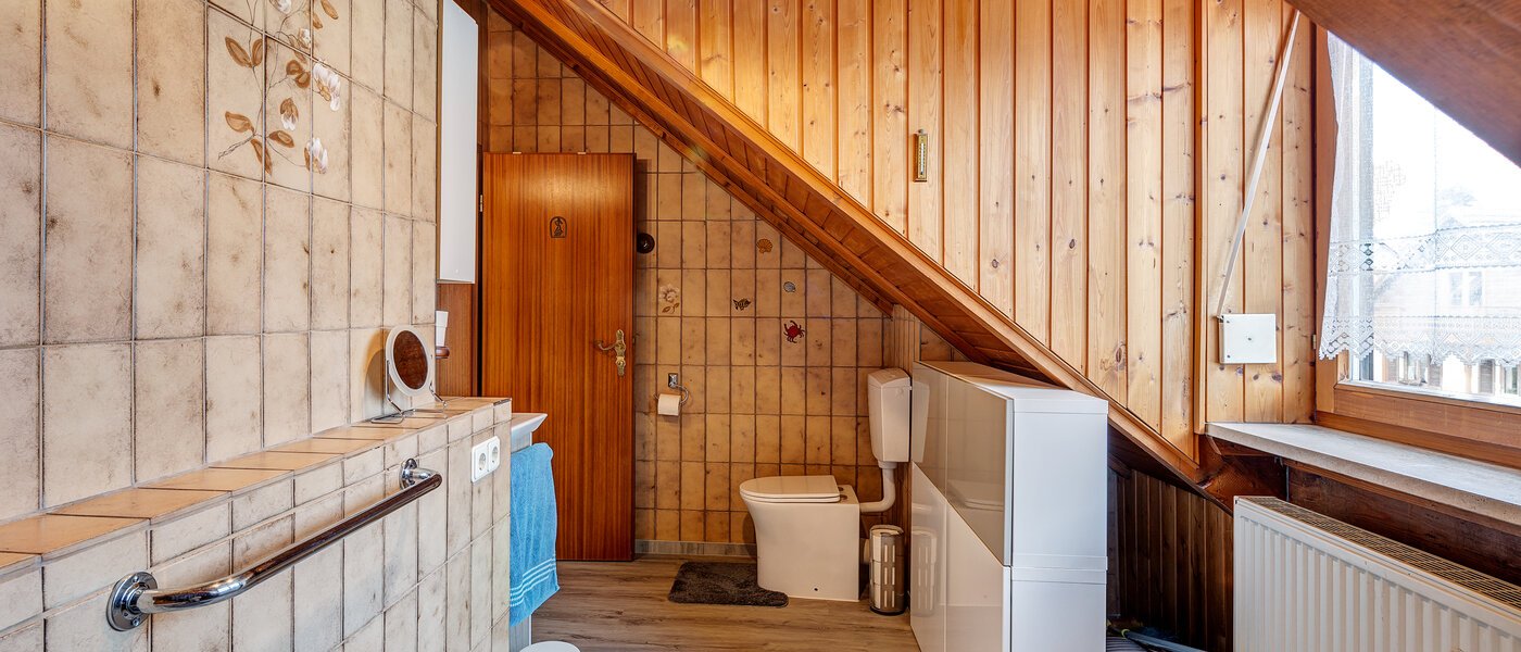 attic apartment München Berg am Laim 03 bathroom 8602