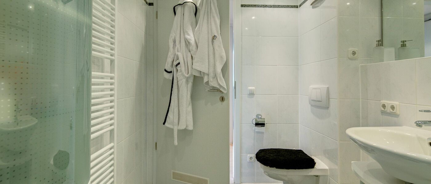 gallery apartment  München Moosach 03 bathroom 8607