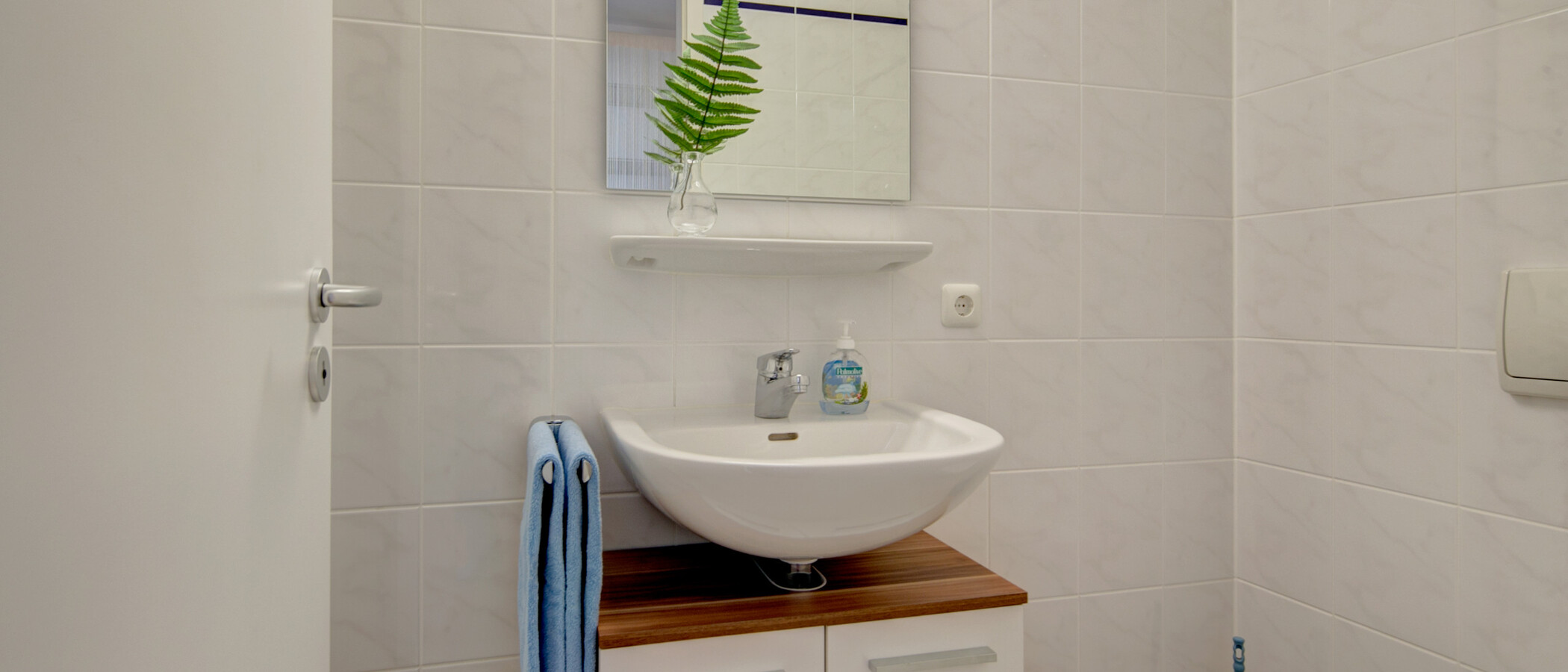 apartment München Maxvorstadt - Universitätsviertel 01 guest toilet 8629