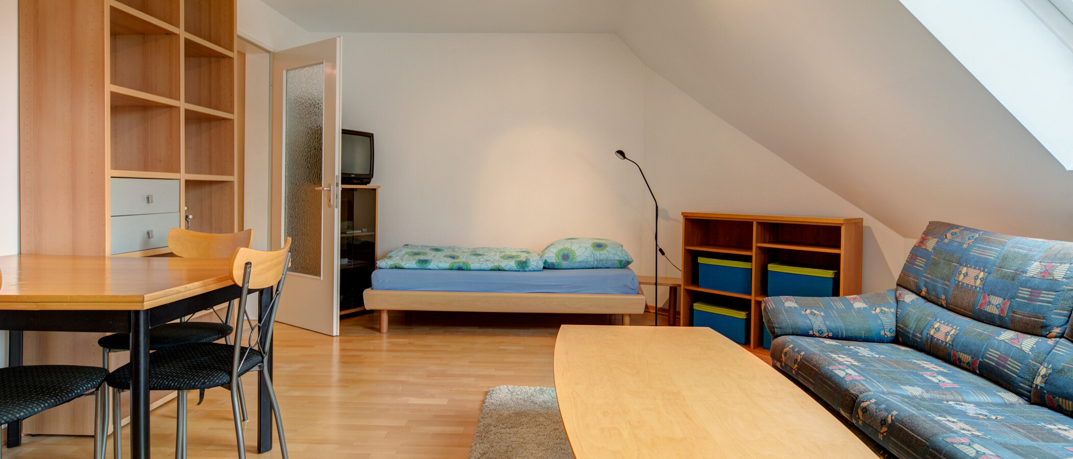 attic apartment München Moosach 04 living room 8631