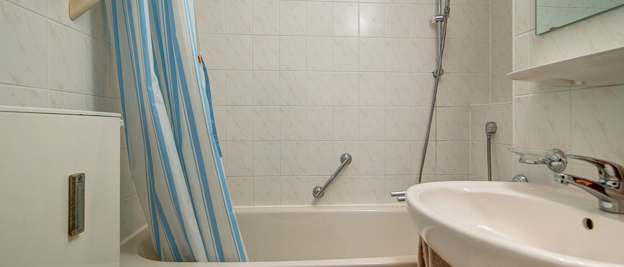 attic apartment München Moosach 02 bathroom 8631