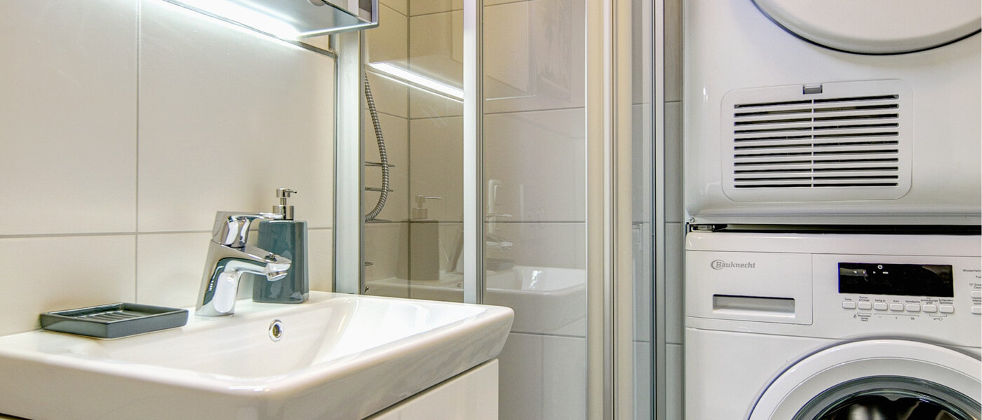 maisonette München Nymphenburg 02 2. bathroom 8639