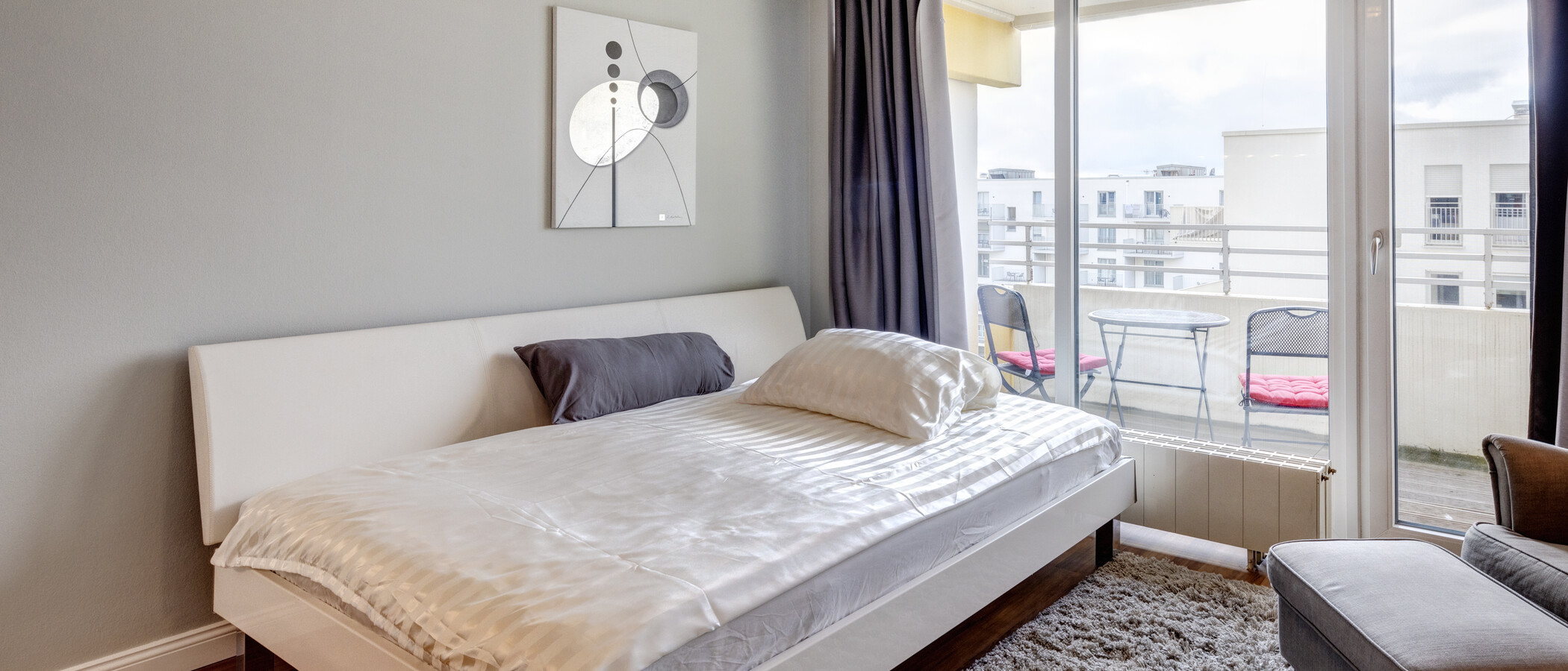 apartment München Schwabing-Nord (zw. Leopoldstraße & Englischen Garten) 01 sleeping area 8728