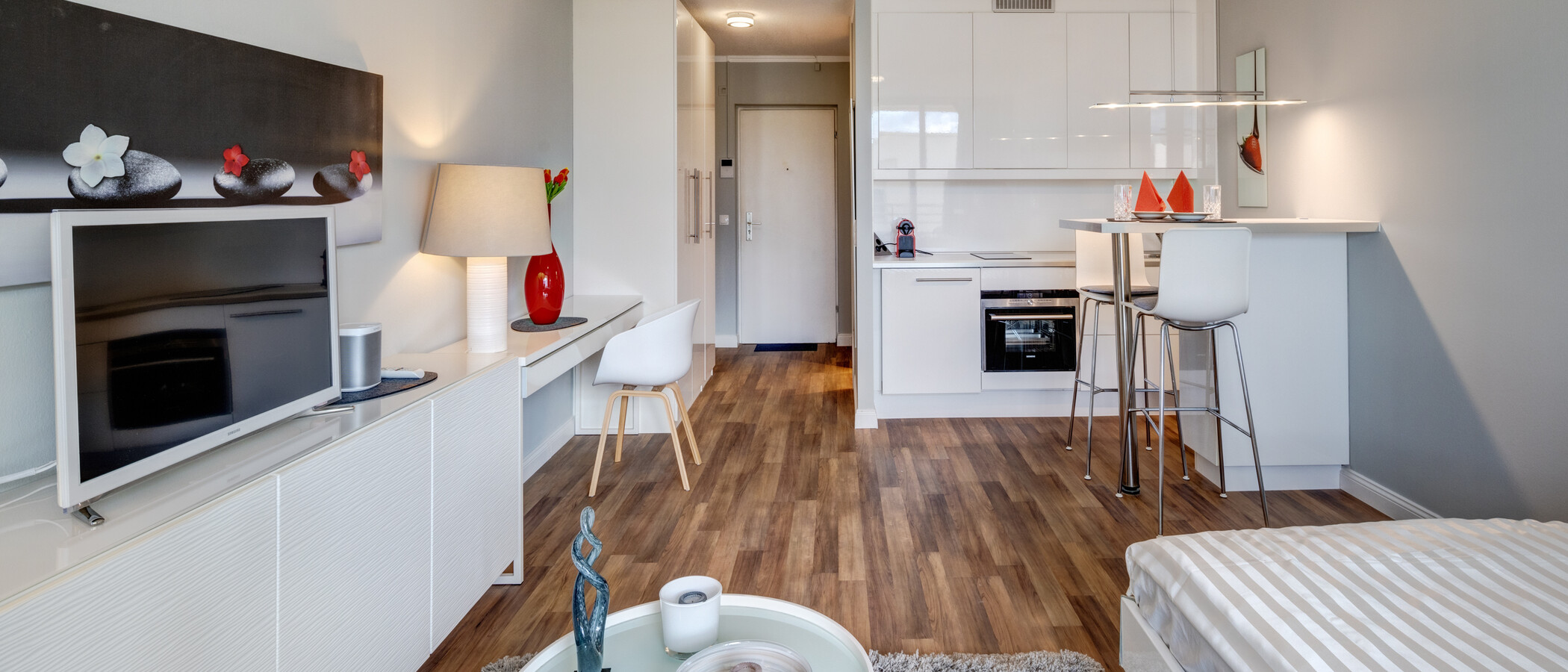 apartment München Schwabing-Nord (zw. Leopoldstraße & Englischen Garten) 01 living area 8728
