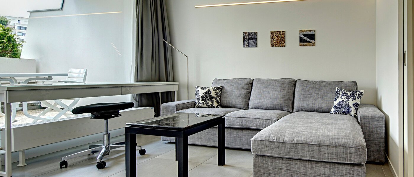 apartment München Olympiadorf 02 living room 8757