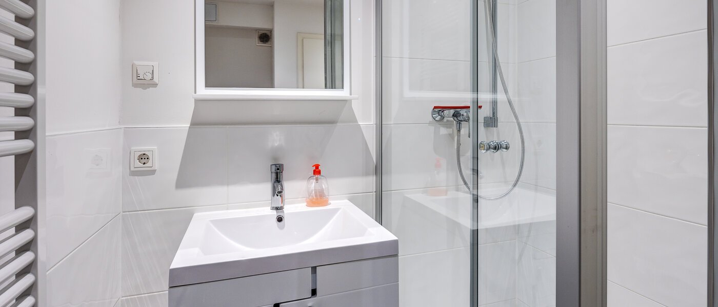 studio München Au-Haidhausen 01 bathroom 8758