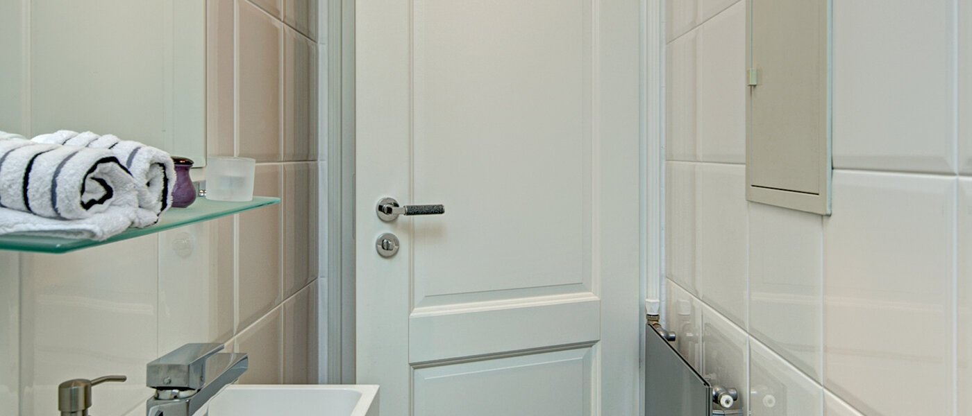 maisonette München Neuhausen 02 guest toilet 8765