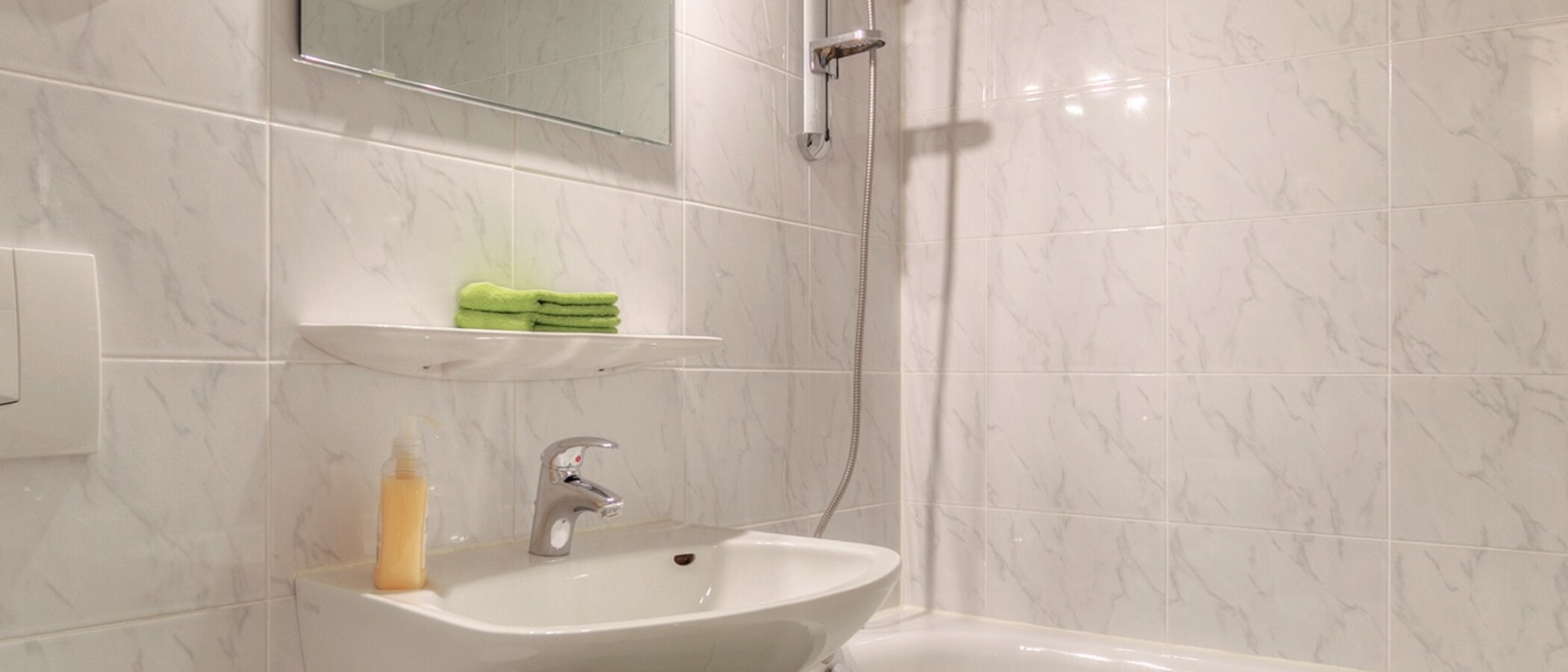 apartment München Schwabing-West 01 bathroom 8769