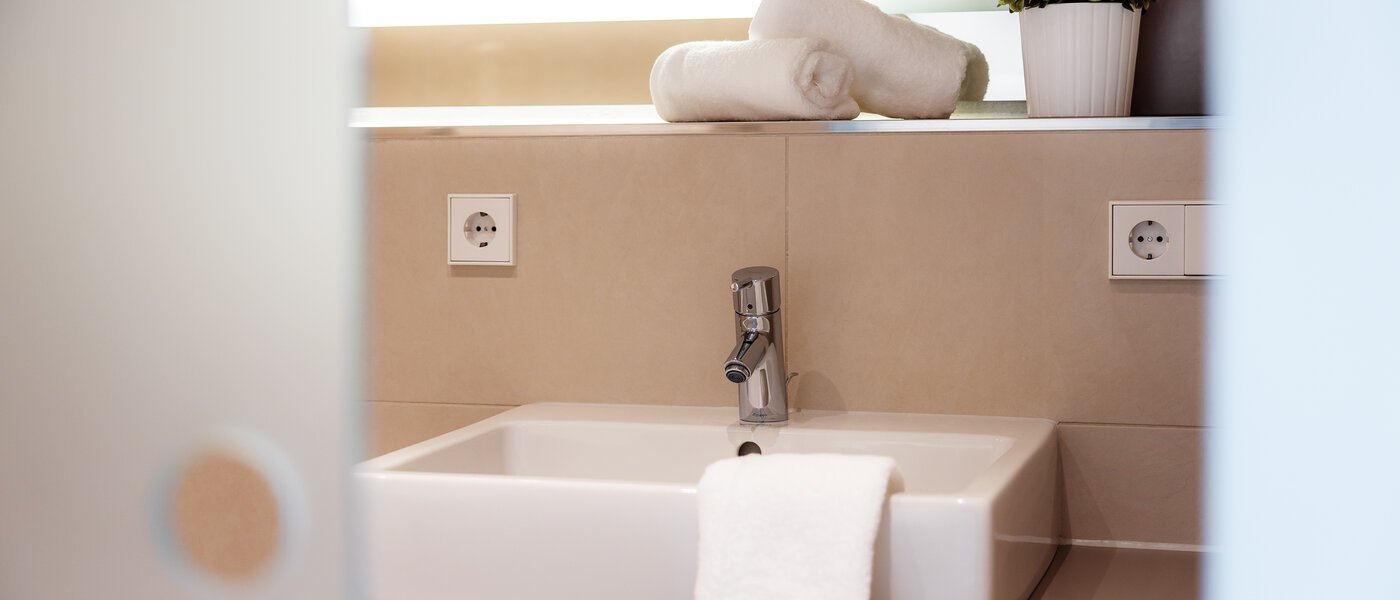 apartment München Bogenhausen 03 bathroom 8795