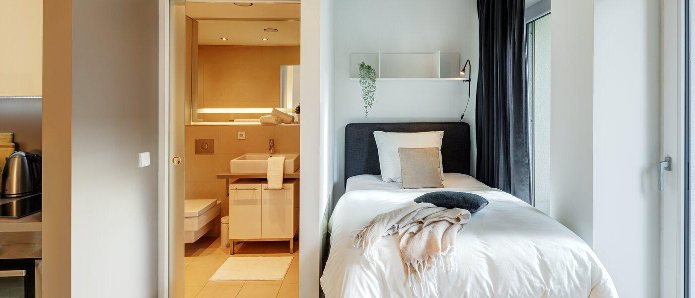 apartment München Bogenhausen 02 sleeping area 8795