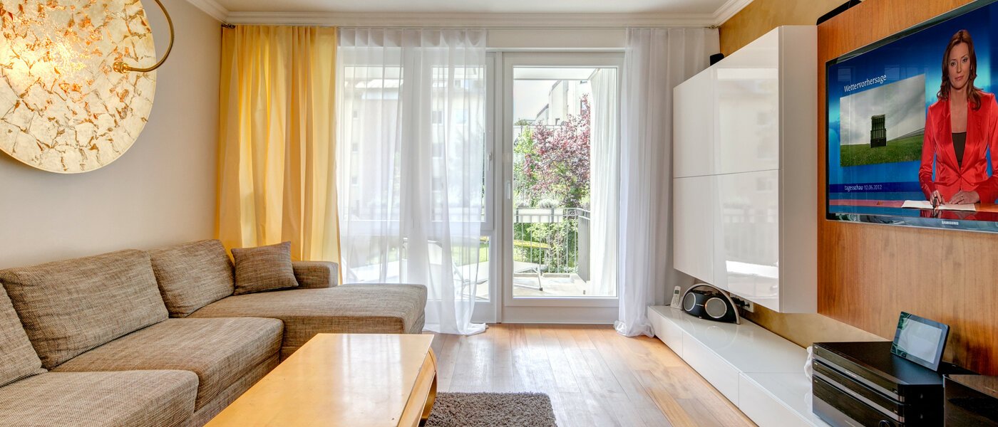 apartment München Schwabing-Nord (zw. Belgrad- & Leopoldstraße) 04 living area 8881