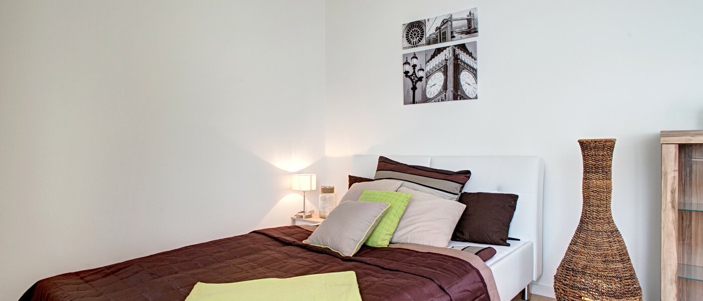 apartment München Schwabing (rechts der Leopoldstraße) 01 sleeping area 8974