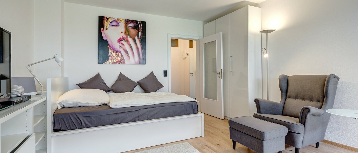 apartment with garden 	 Neufahrn b. Freising 01 living room 8976