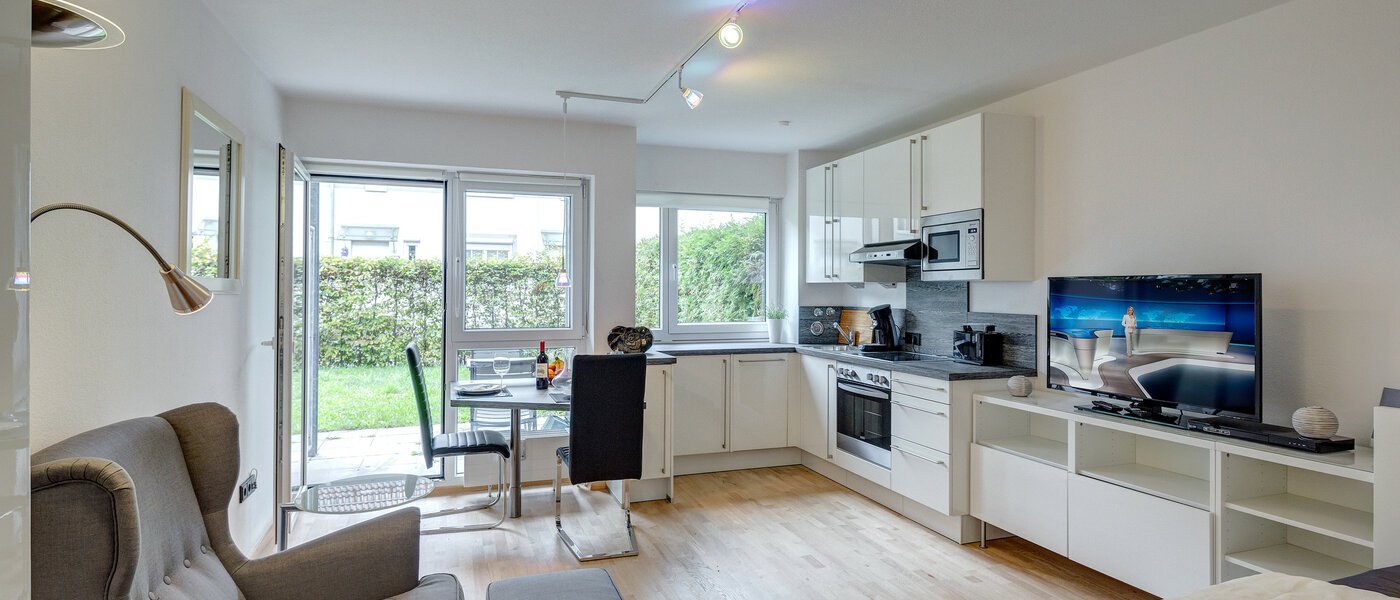 apartment with garden 	 Neufahrn b. Freising 02 living room 8976