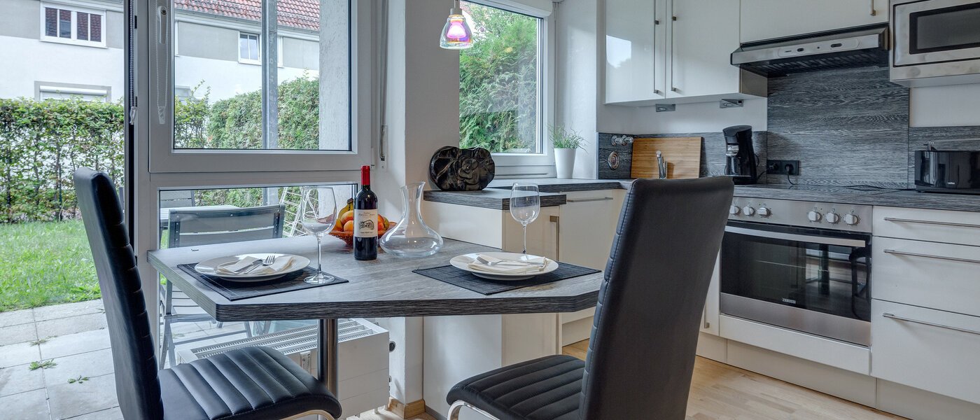 apartment with garden 	 Neufahrn b. Freising 03 living room 8976