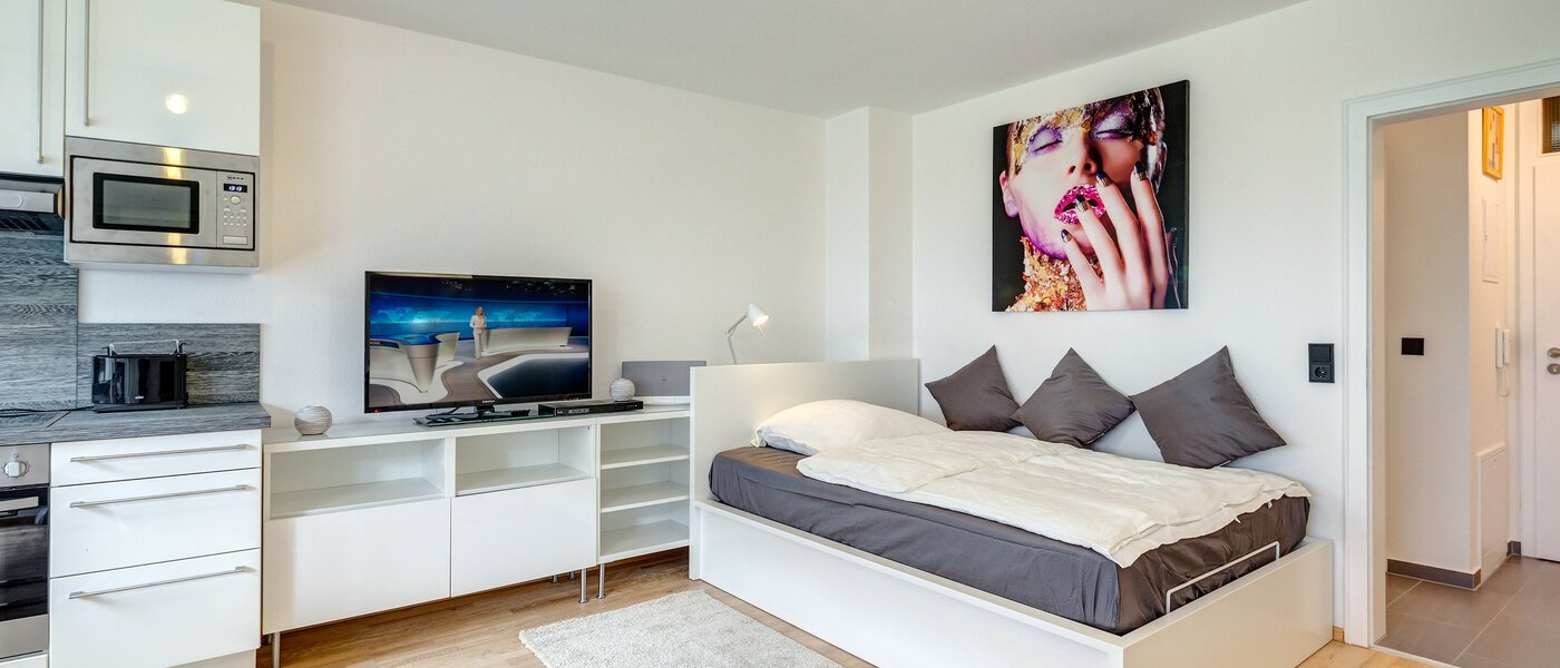 apartment with garden 	 Neufahrn b. Freising 04 living room 8976