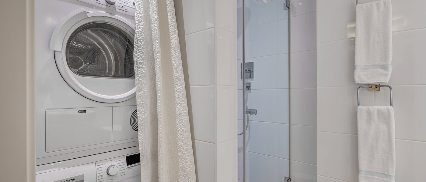 roof terrace apartment München Altstadt 04 bathroom 9009