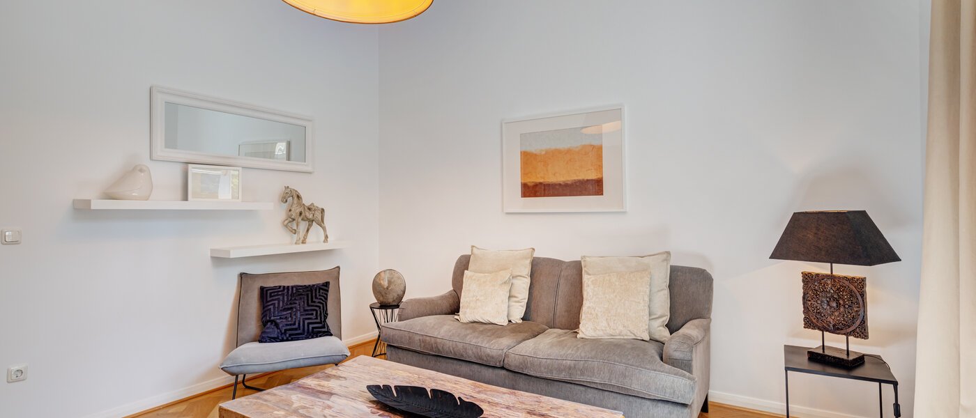 apartment München Schwabing-West (rund um den Hohenzollernplatz) 02 living area 9021