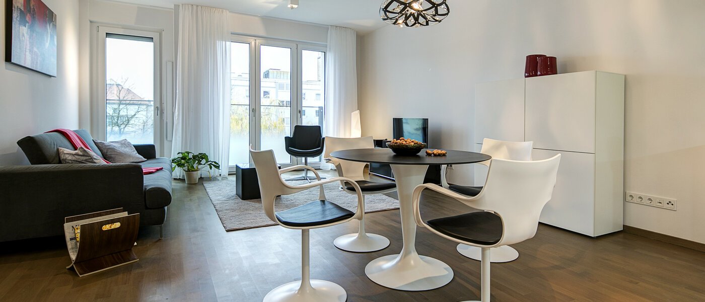 apartment München Neuhausen 04 living room 9058