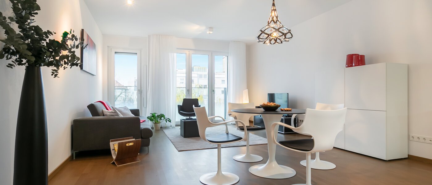 apartment München Neuhausen 01 living area 9058