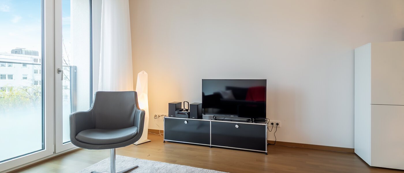 apartment München Neuhausen 04 living area 9058