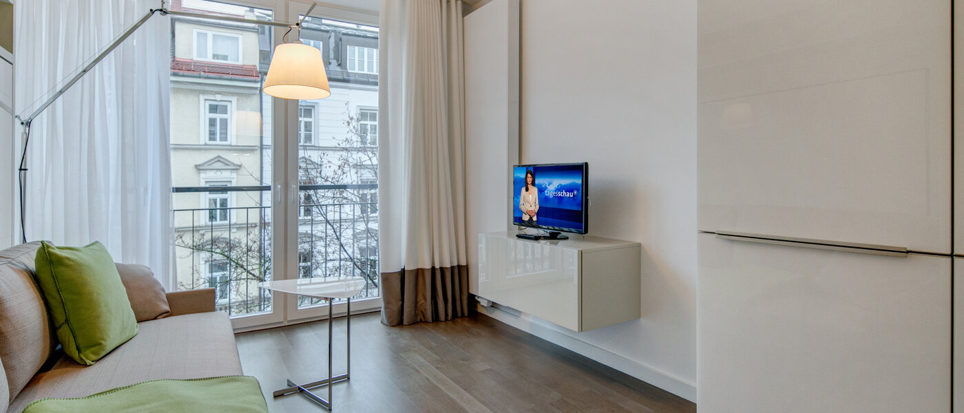 studio München Schwabing-Nord (zw. Leopoldstraße & Englischen Garten) 04 living room 9075