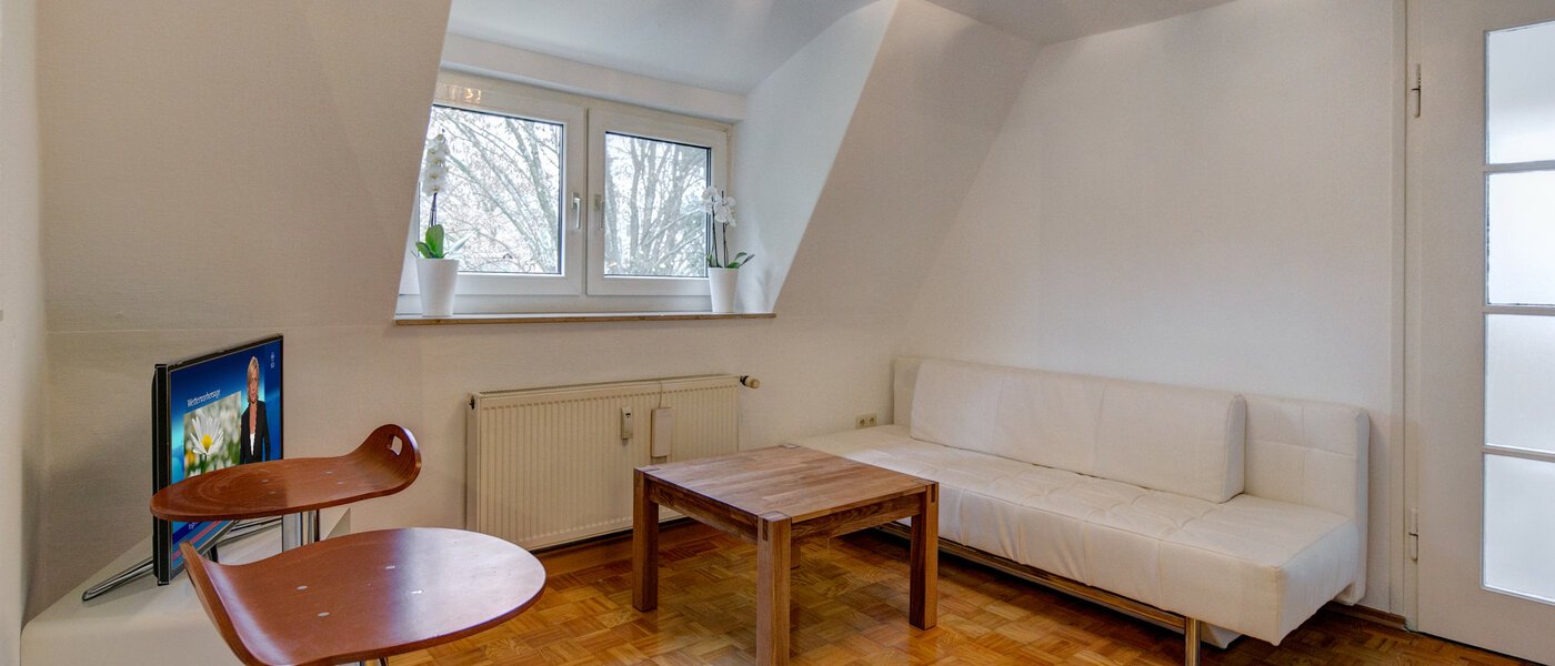 attic apartment Gräfelfing 02 living room 9079