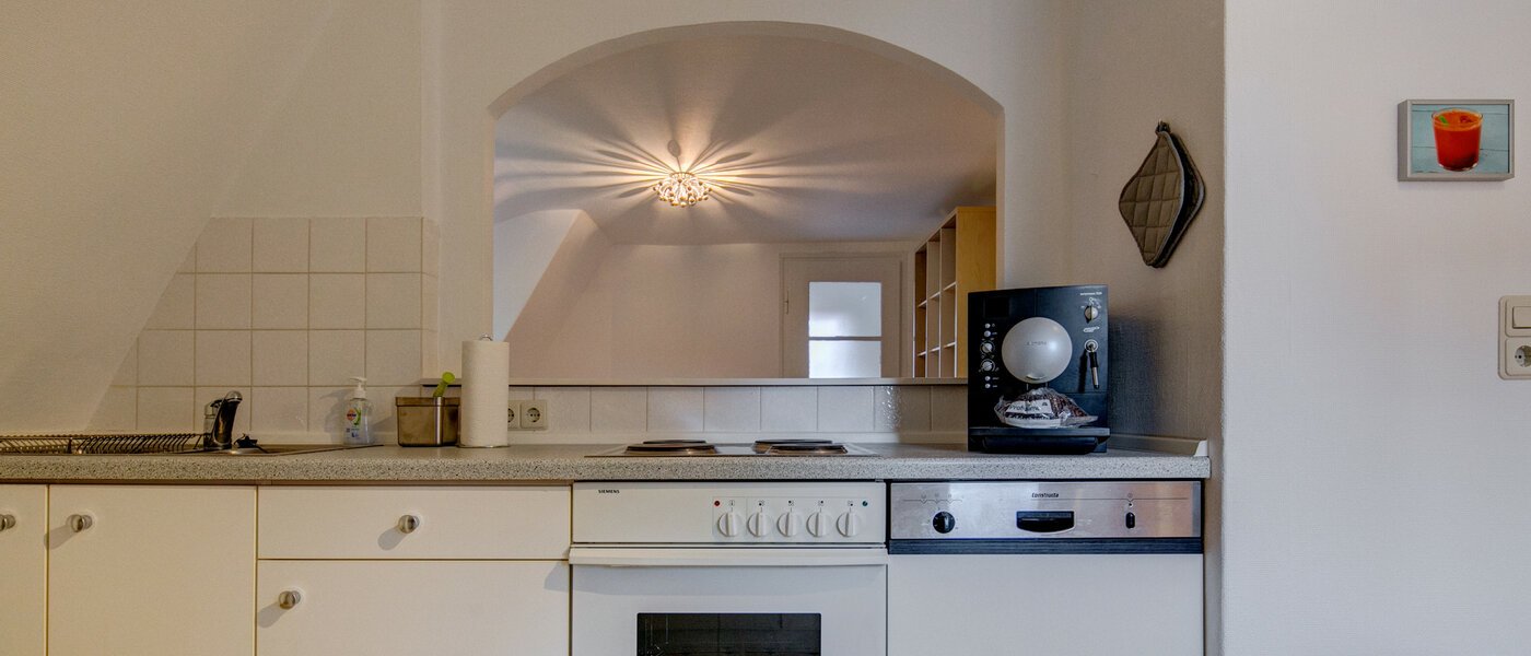 attic apartment Gräfelfing 03 kitchen 9079