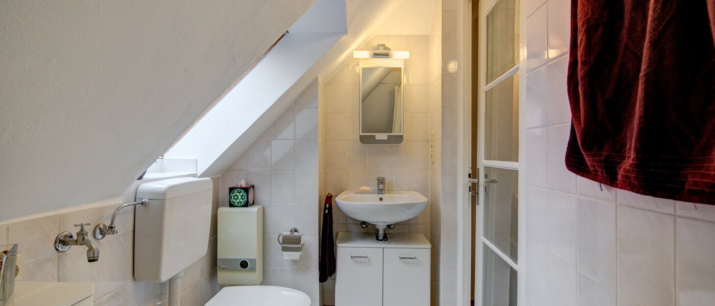 attic apartment Gräfelfing 03 bathroom 9079