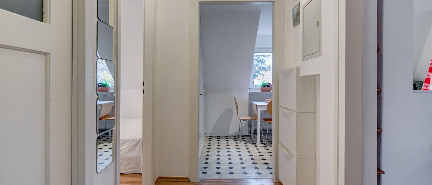 attic apartment Gräfelfing 01 hall 9079