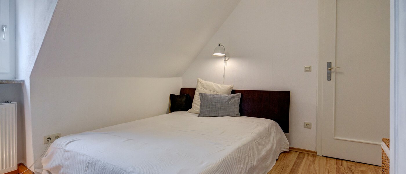 attic apartment Gräfelfing 01 sleeping area 9079