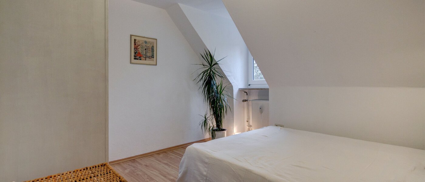 attic apartment Gräfelfing 03 sleeping area 9079