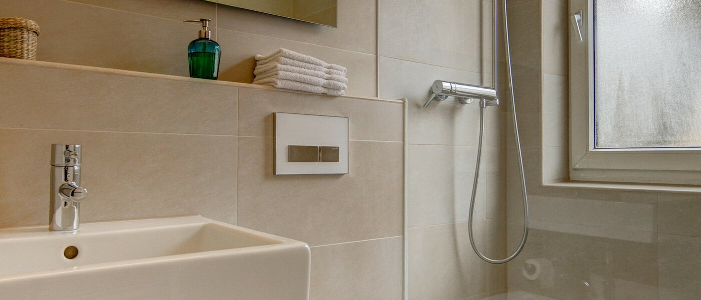 apartment München Harlaching 02 bathroom 9099