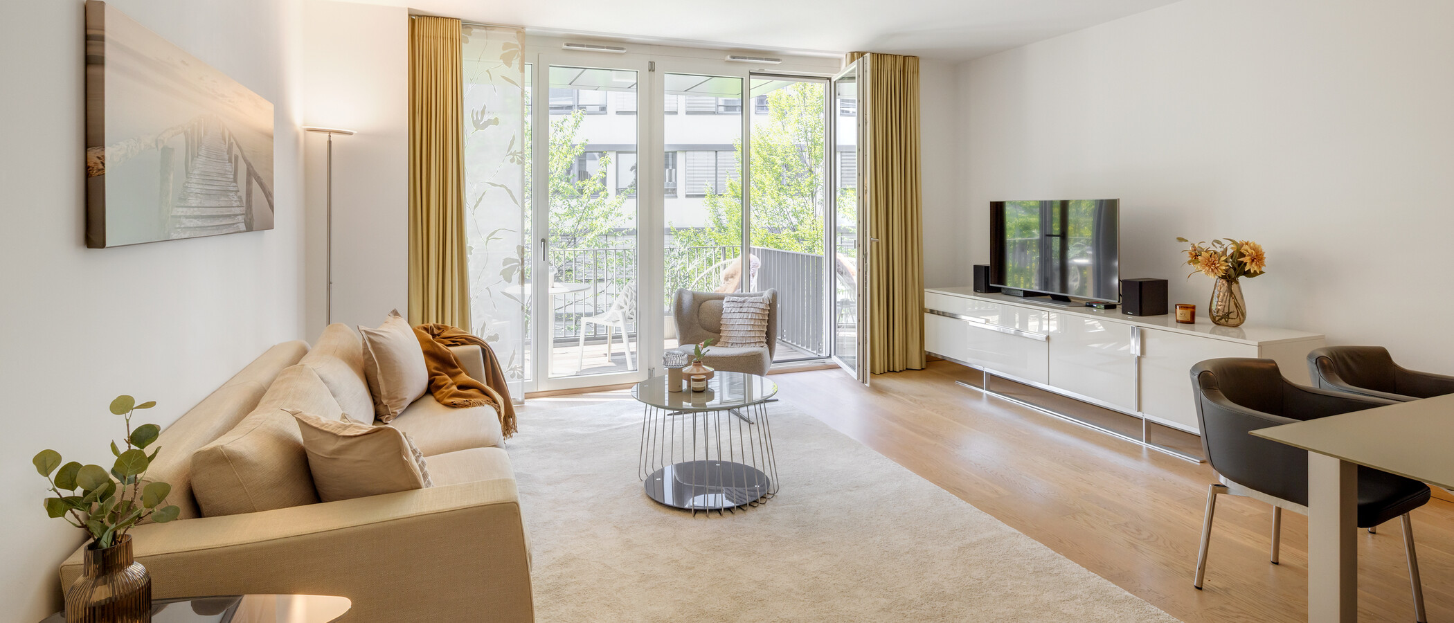 apartment München Maxvorstadt 01 living area 9128