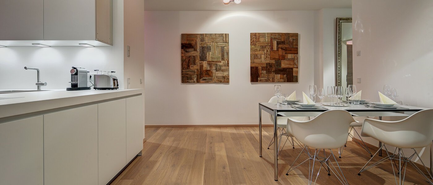 apartment München Neuhausen 04 living room 9154