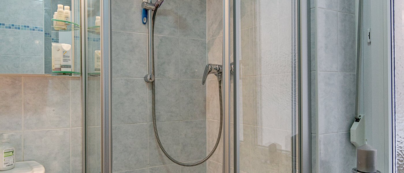 apartment München Schwabing (links der Leopoldstraße) 01 bathroom 9173