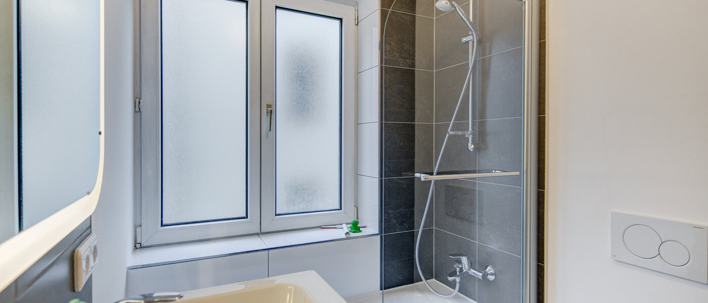 apartment München Glockenbachviertel 01 bathroom 9181