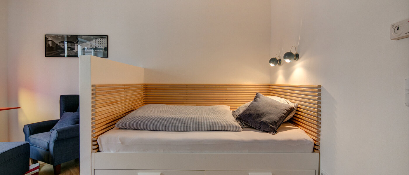 apartment München Glockenbachviertel 01 sleeping area 9181