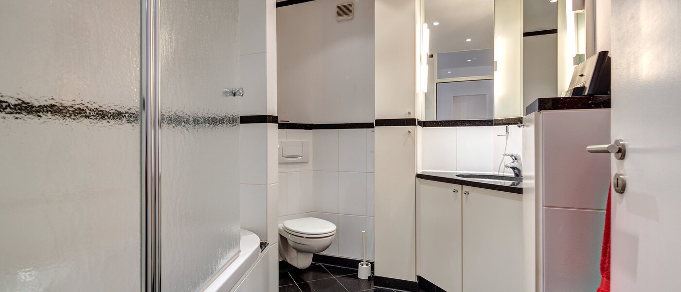 apartment München Schwabing-West 01 bathroom 9187