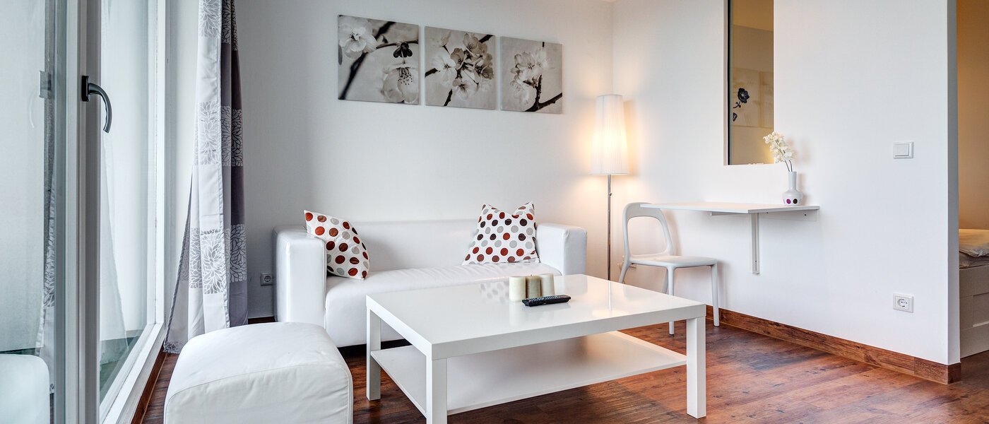 apartment München Olympiadorf 02 living room 9195