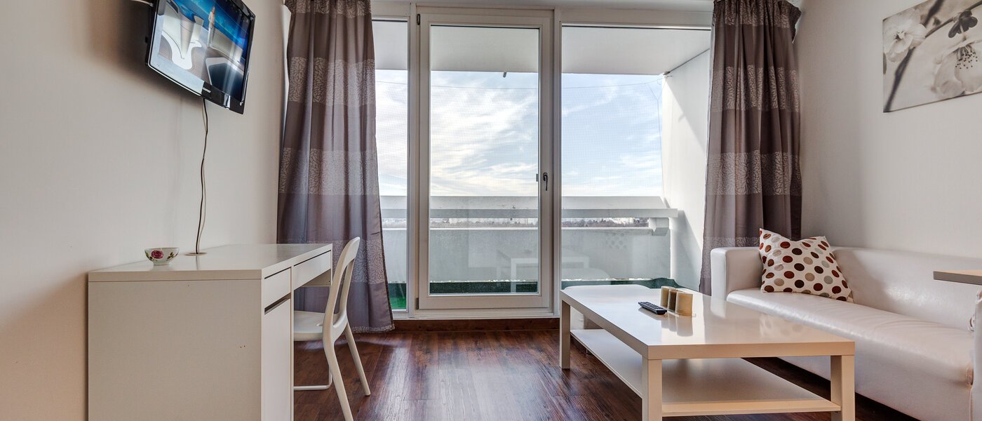 apartment München Olympiadorf 04 living room 9195