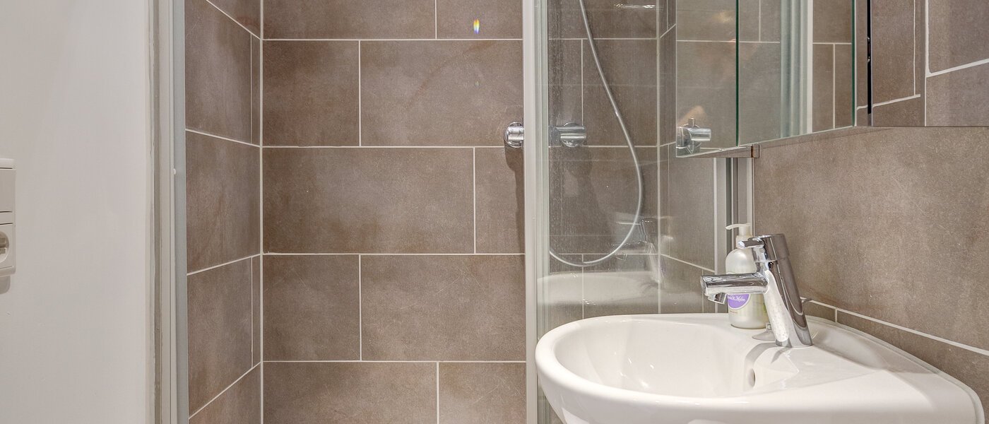 apartment München Olympiadorf 01 bathroom 9195